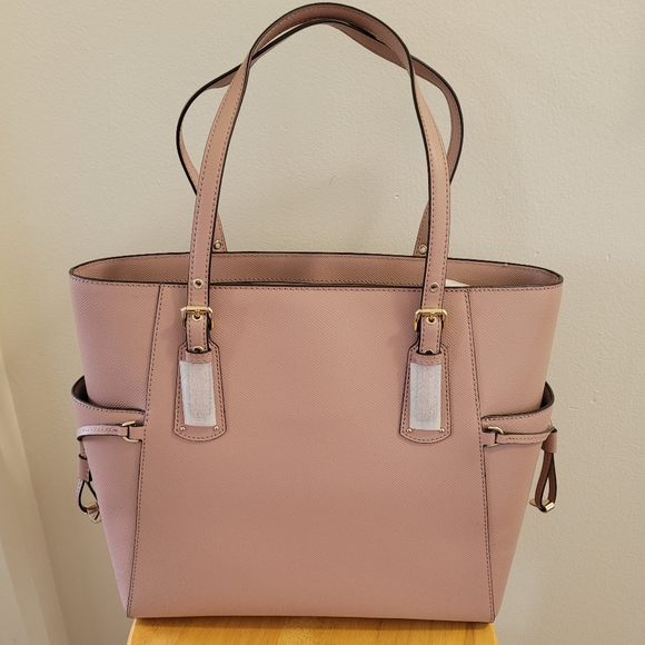 MICHAEL KORS Voyager Tote - Picture 2 of 5